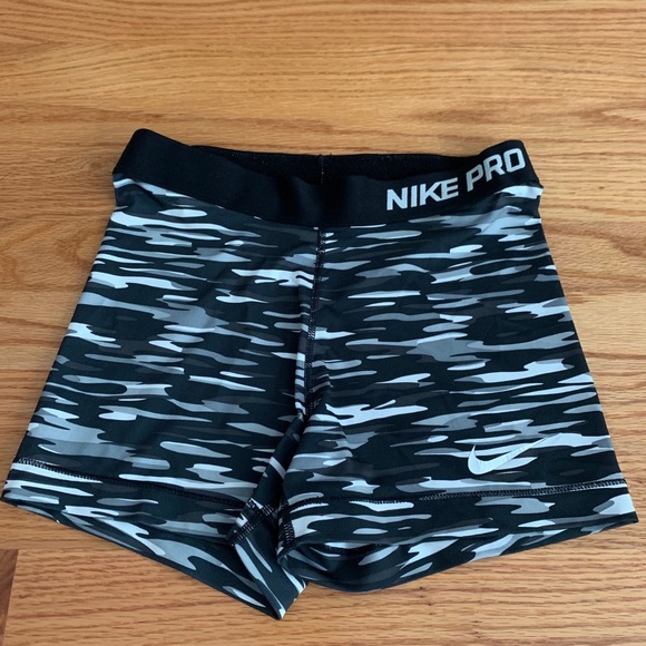 Nike Pro - Picture 2 of 3